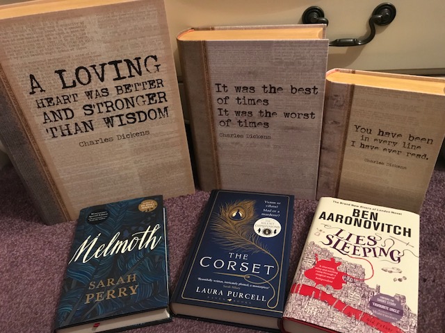 Books Christmas.jpg